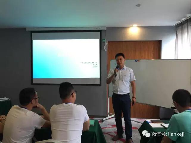 LOL(S12)全球总决赛外围科技营销一部总监贾亚杰为大家授课.jpg LOL(S12)全球总决赛外围科技营销一部总监贾亚杰为大家授课.jpg